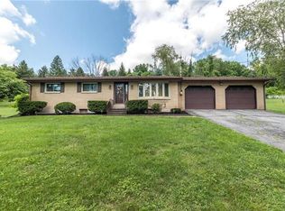 2371 Rowe Ln, Bethlehem, PA 18015