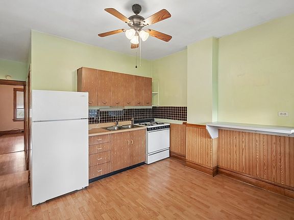 5th image of 4628 W Waveland Ave
