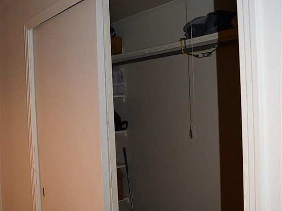 5th image of 907 E Cash St