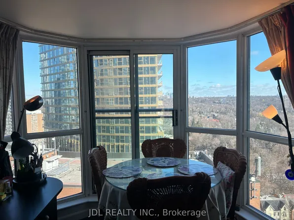 8 Park Rd, Toronto, ON M4W 3S5