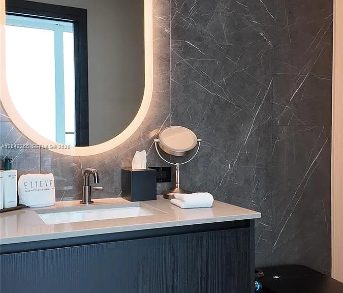 20 NE 11th St #Penthouse 05 — Photo 8