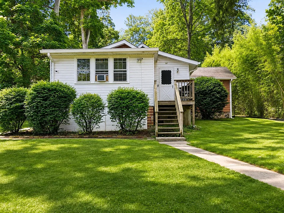 18 Hall Ave