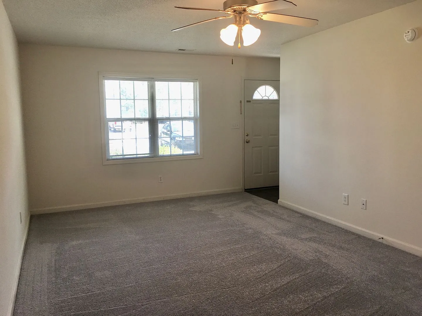 101 E Coopers Ct — Photo 4