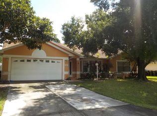 649 Evergreen St NE, Palm Bay, FL 32907