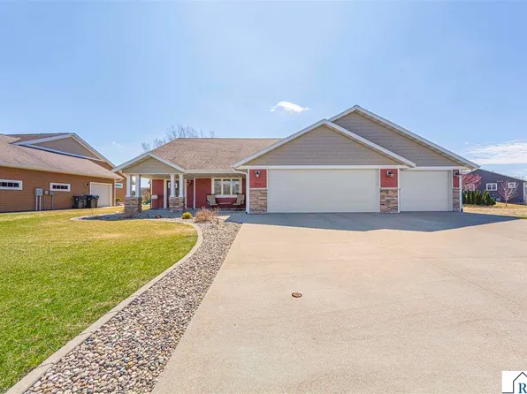 216 Pinehurst Dr, Mankato, MN 56001