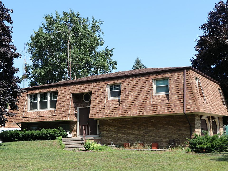1st image of 1813 N Cambridge Dr