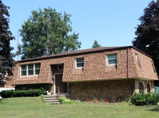 1813 N Cambridge Dr, Saint Joseph, MI 49085
