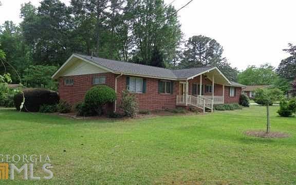 3rd image of 450 Circle Dr