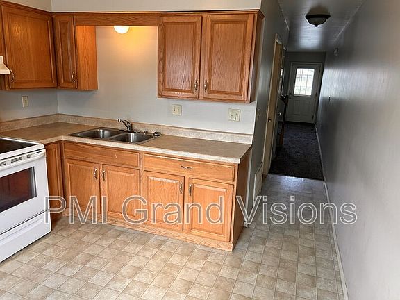 2nd image of 1622 University Dr