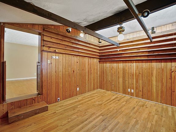 4th image of 8367 Brackridge Blvd S