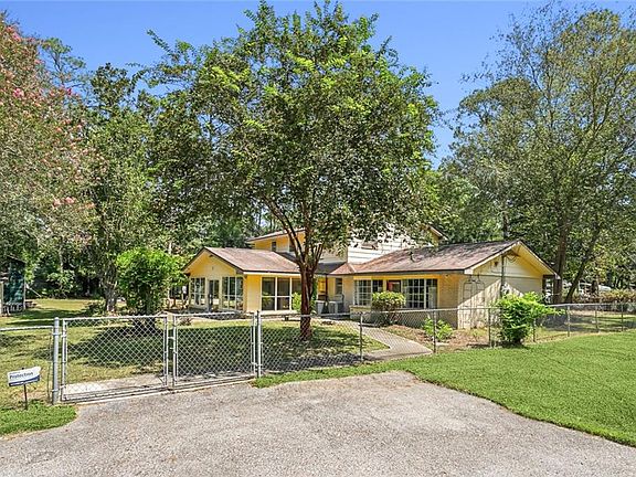 4th image of 60325 Emerald Dr