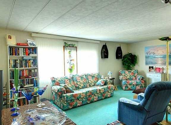 2nd image of 1133 Barefoot Cir