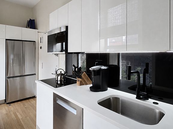 2nd image of 366 Broadway Floor 4