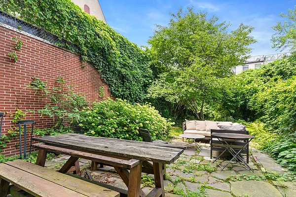 Sold by Compass | media 17