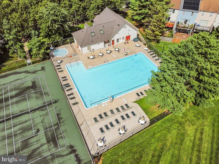 18005 Sunset Lake Ct — Photo 40