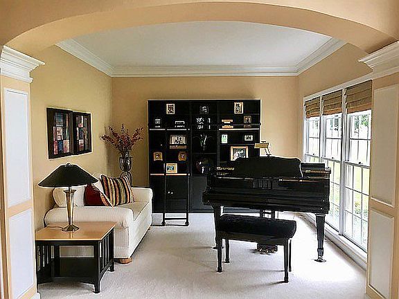 Living Room w/ arched entry