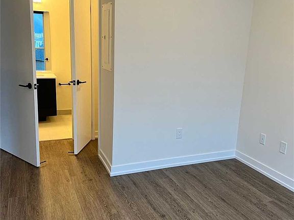 4th image of 2306 Saint Clair Ave W #423
