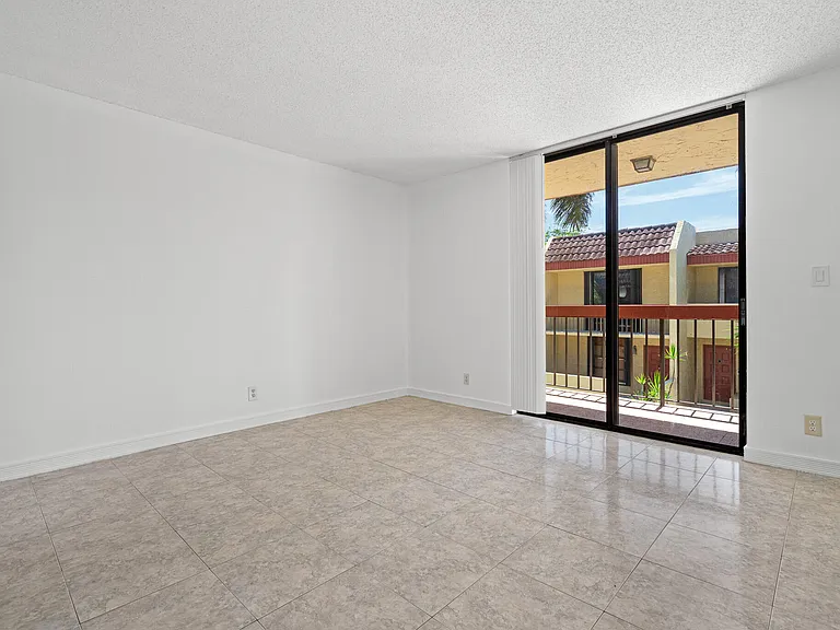 769 SE 1st Way — Photo 36