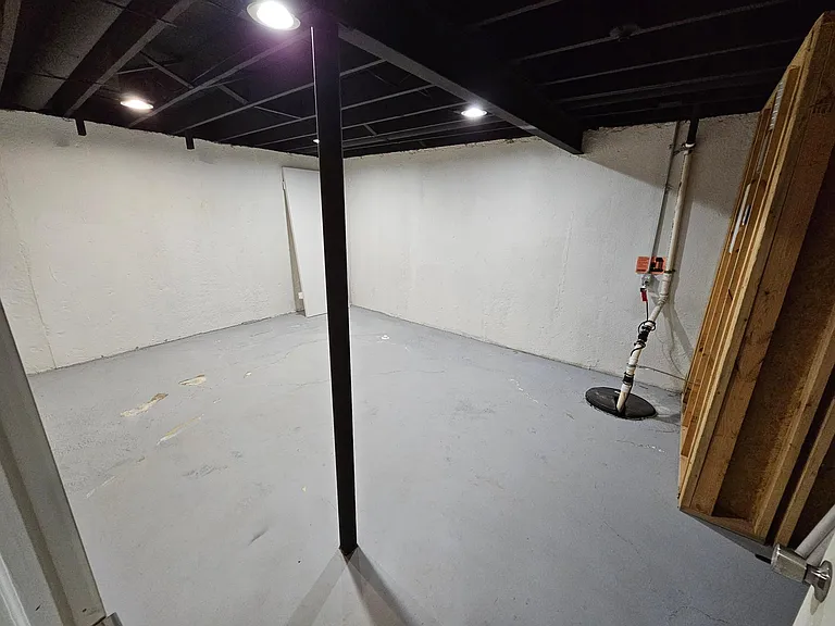 23434 Haynes St — Photo 30
