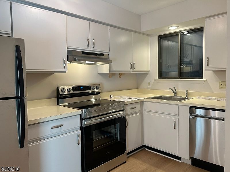 1st image of 45 Meadowview Dr