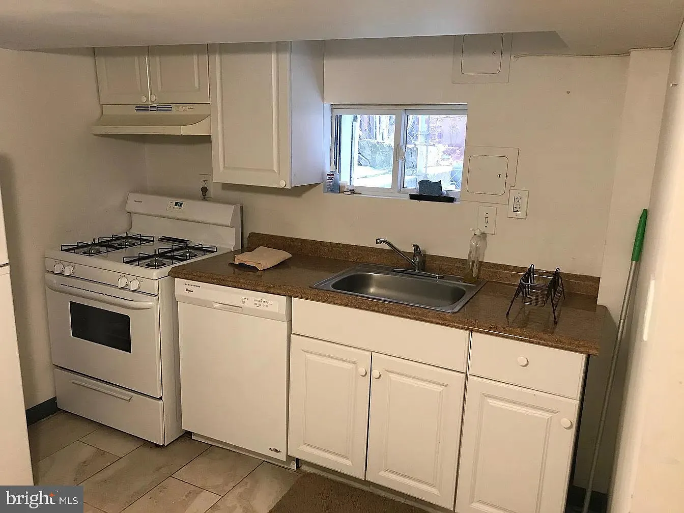 520 Kenyon St NW — Photo 4