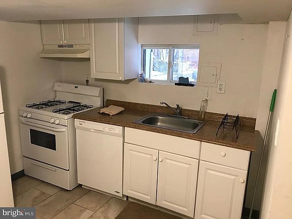 4th image of 520 Kenyon St NW