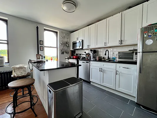 Rented by Bohemia Realty Group | media 2