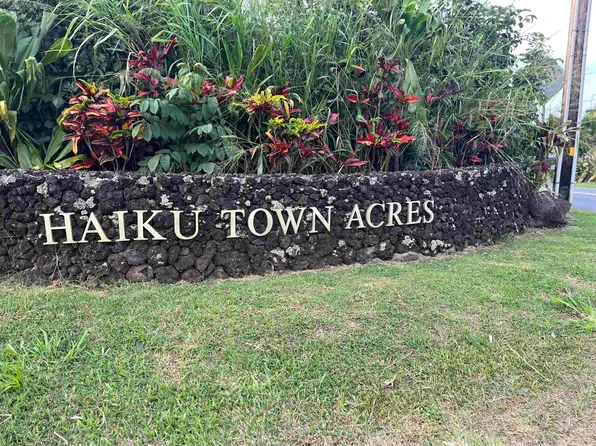 821 Auwaha St #A, Haiku, HI 96708