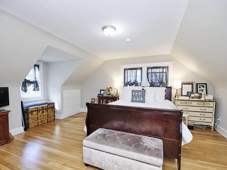 1209 Stafford Ave — Photo 15