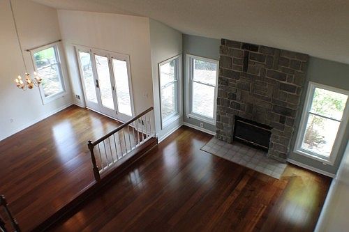 3rd image of 16 Wedgewood Ln