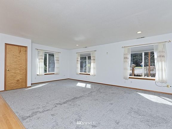 5th image of 20 E Hidden Horse Ct