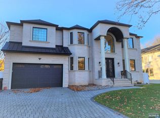 154 Spring Ln, Paramus, NJ 07652