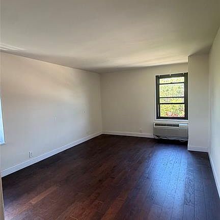 4th image of 2348 Linwood Ave APT 6O