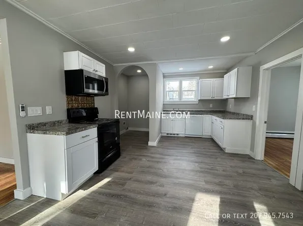 6 Woodman Ave APT 1, Fairfield, ME 04937