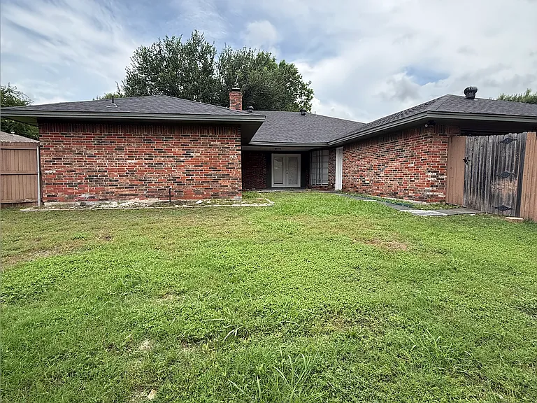 2425 Coleshire Dr — Photo 40