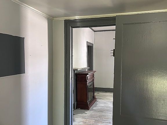 2nd image of 123 W Main St