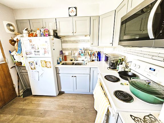 4th image of 2115-2123 W Farragut Ave #4d63d80e7
