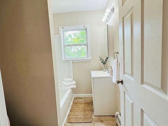 3rd image of 33 Elmwood Ave Floor 2