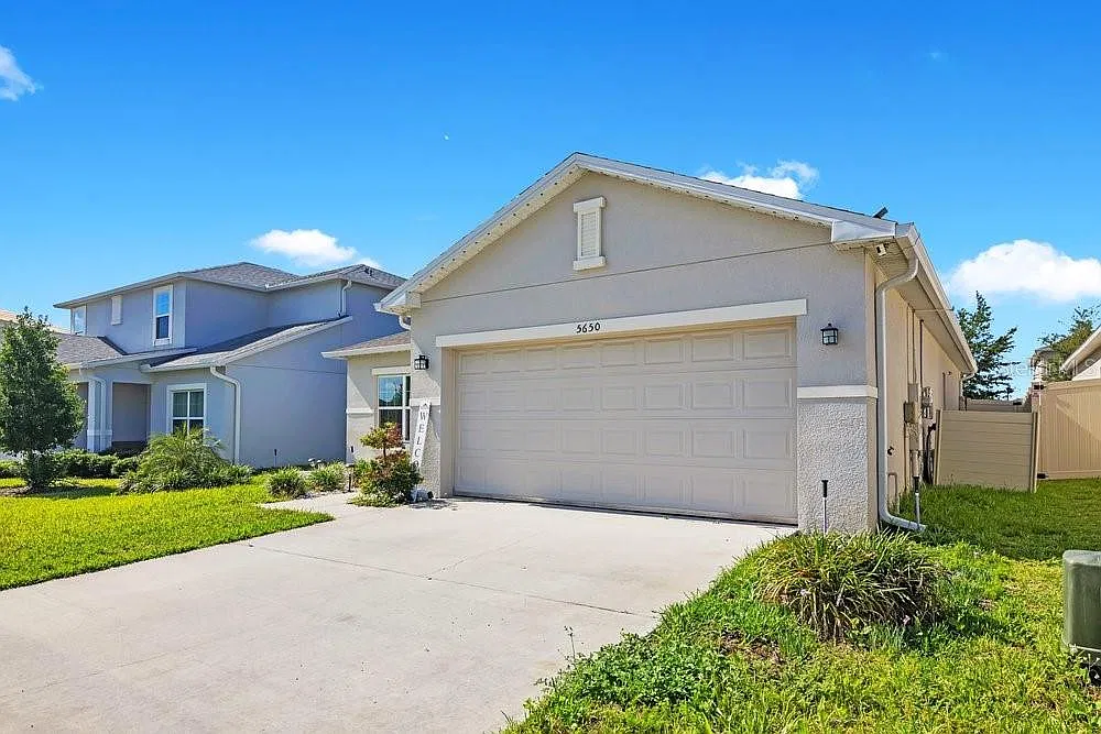 3 bed, 2.0 bath, 1520 sqft, $2,300 — Photo 2