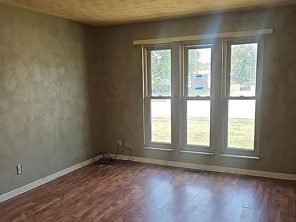 4th image of 5675 Lake Michigan Dr