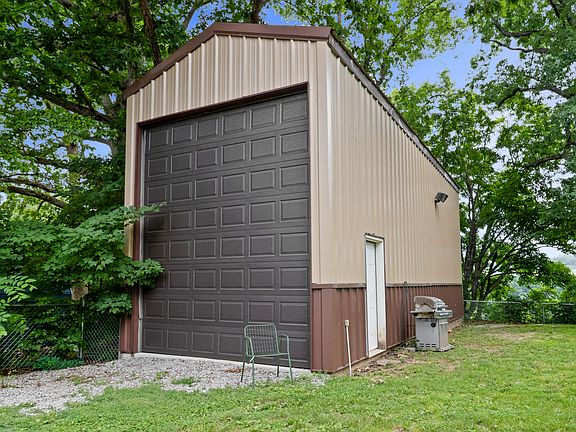 3rd image of 946 E Lakeshore Dr