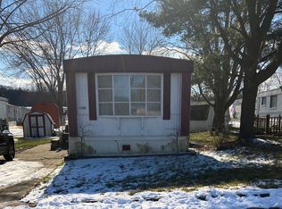 1127 Fairmont Cir, Brookfield, OH