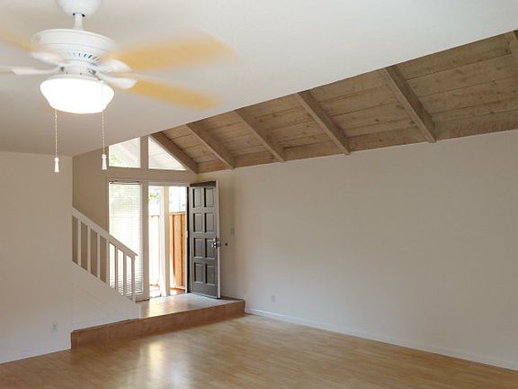 4th image of 136 Pine Wood Ln