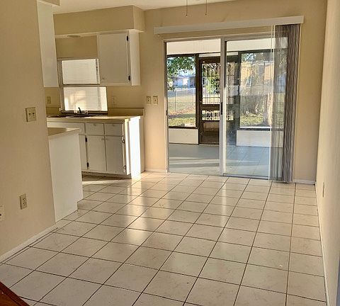 5th image of 602 SE 8th St