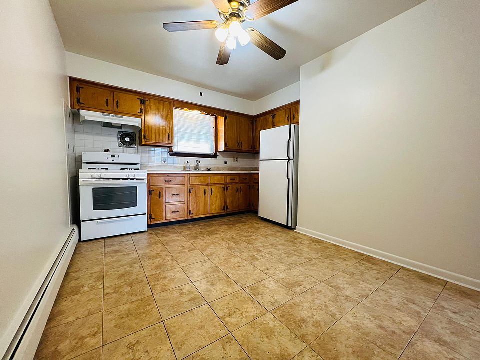 1st image of 490 Palisade Ave #4
