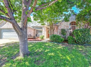 6841 Dogwood Ln, North Richland Hills, TX 76182