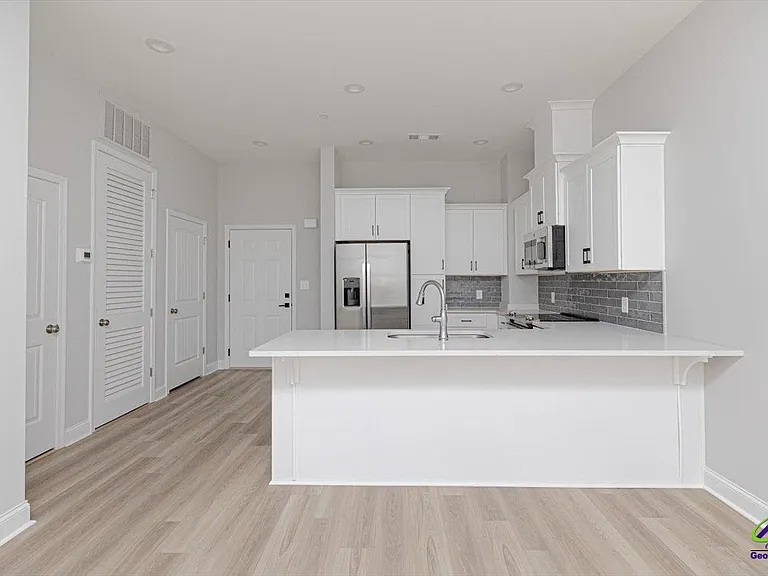 1013 Northside Dr — Photo 30
