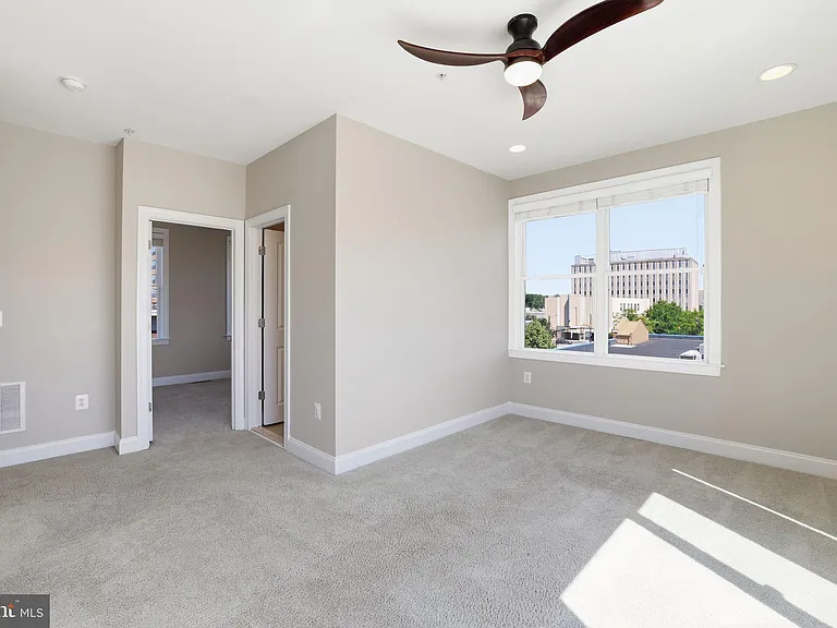 1100 S Edgewood St — Photo 62