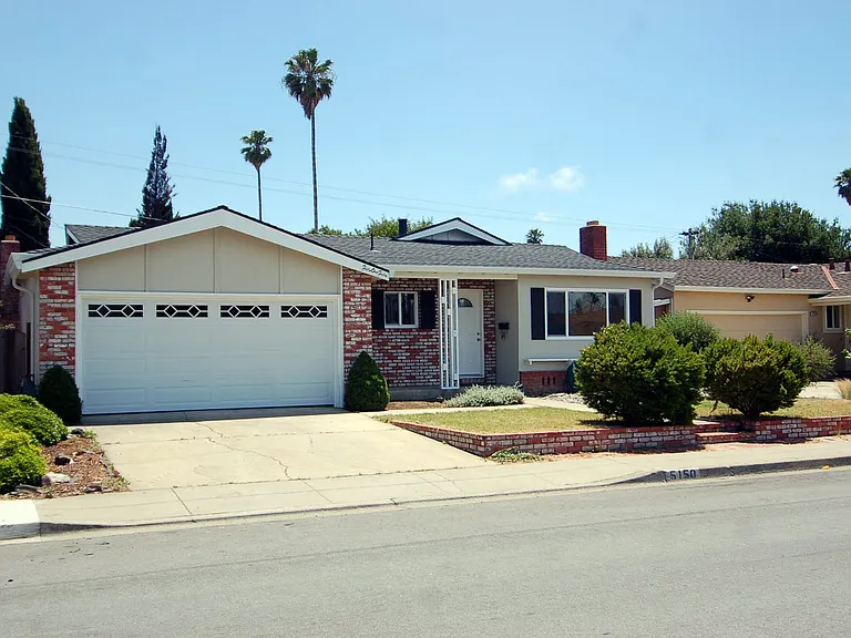 5150 Coco Palm Dr — Photo 2
