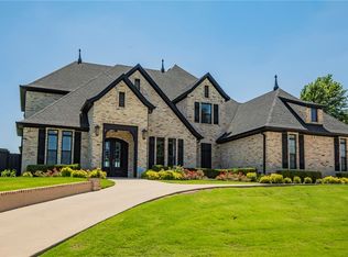104 W Champions Blvd, Rogers, AR 72758